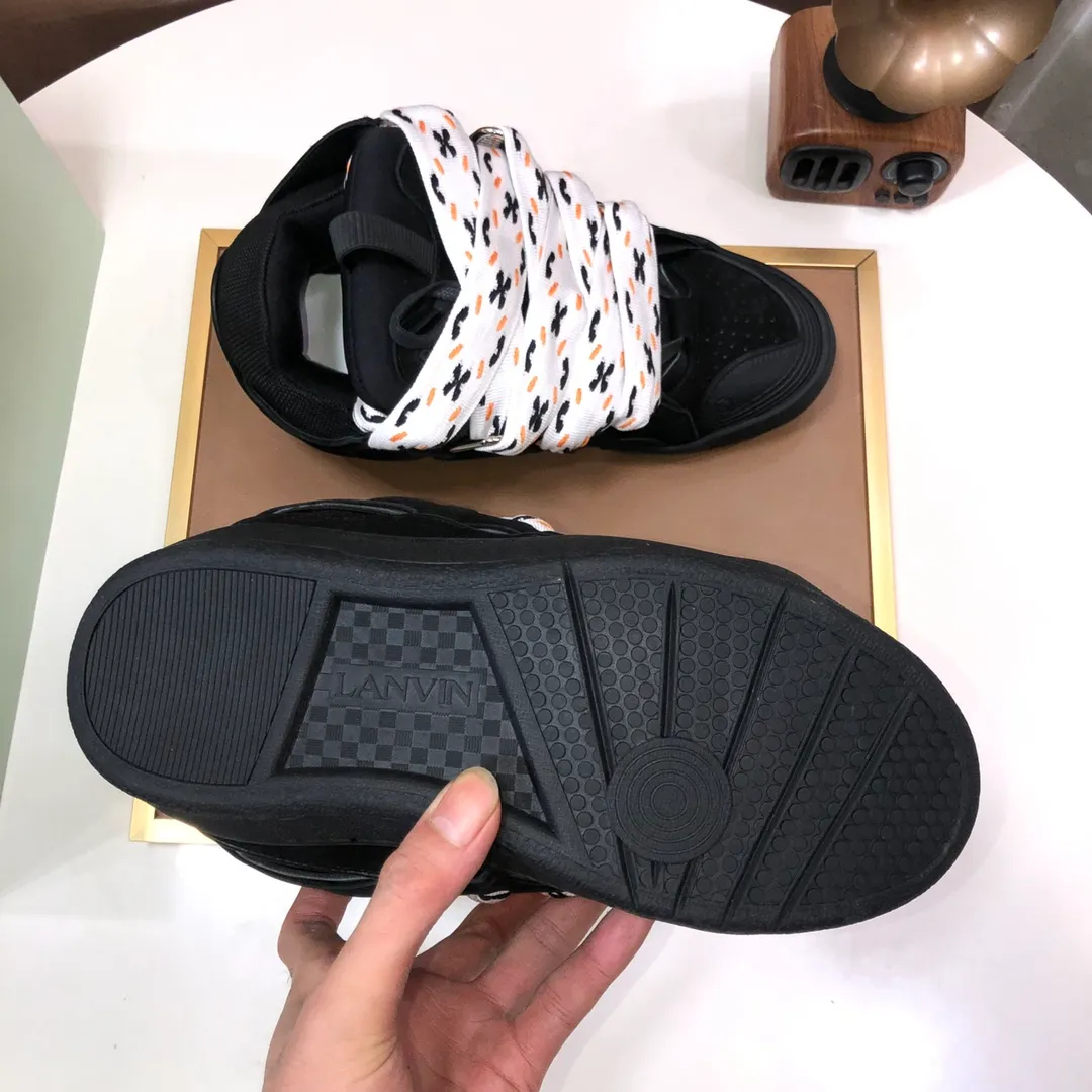 Men's men's shoes💰820💰[LANVIN] The latest lace-up fashionable casual couple sneakers, high-quality CLAY couple series‼ ️ The latest trendy products of the season 🌈Many bloggers have planted grass and purchased the original open-mold customization. The upper and outsole are sewn with mark threads without edge sealing. A variety of material splicing combination design. Very versatile for fashionable and casual wear. Comfortable on the feet. Self-recommended. Upper cowhide + cow suede + breathable mesh lining. Foot-padding cowhide. Exclusive original open-mold clear logo rubber outsole ⚠️Couple standard size 36-40 for women and 38-44 for men.